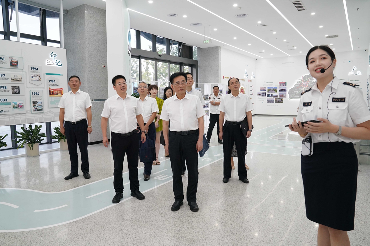 2024.9.11-1何宇?。ㄗ蠖?、薛佳平（左三）（水若石攝）.jpg